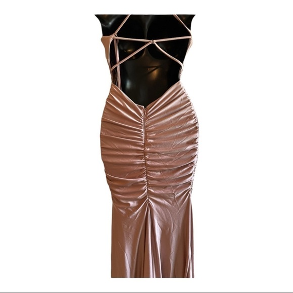 LA Femme Shiny Jersey Trumpet Gown- mauve - Picture 9 of 12